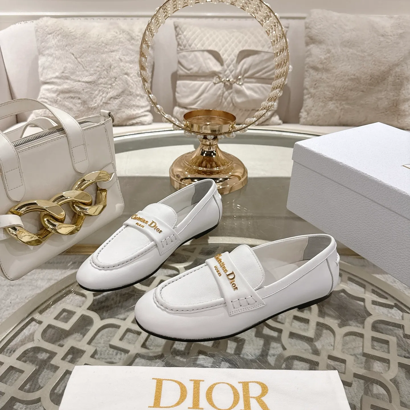 👟👟Ex-factory price 640👟👟 Dior Dior | 2025 ˢˢD Home 2025 spring and summer new products The latest popular slip-on letter buckle loafers series〰 Original purchase, development and production👍🏻This Dior loafer is carefully made of black smooth cow leather, and the front letter plate is decorated with a gold-toned Christian Dior Paris logo. Paired with a leather-injected outsole, it adds classic style to any casual look. Upper: original cowhide/cow suede, lining: cowhide, outsole: injection molded leather outsole imported from Italy, heel height: 1cm, size: 35-42 (customized at 40.41.42)
